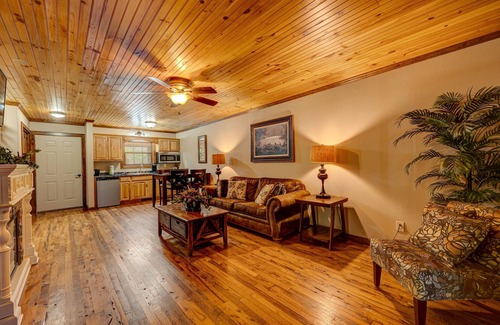 Blue Ridge House | Beautiful Townhome at Willow Creek Falls Lodge