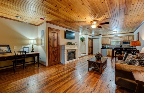 Blue Ridge House | Beautiful Townhome at Willow Creek Falls Lodge