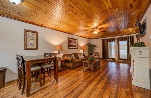 Blue Ridge House | Beautiful Townhome at Willow Creek Falls Lodge