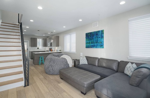 South Philadelphia House | Beautiful Townhome - fully furnished with home gym and hot tub!