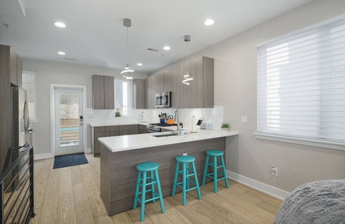 South Philadelphia House | Beautiful Townhome - fully furnished with home gym and hot tub!