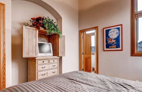 Park Meadows House | Beautiful townhome w/ private hot tub, shared pool & mountain views!