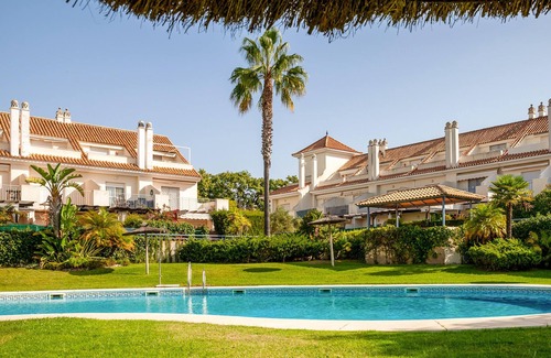 Nuevo Portil House | Beautiful townhouse near golf course and beach!