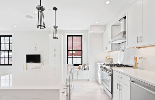 Arlington House | Beautiful Townhouse close to Boston