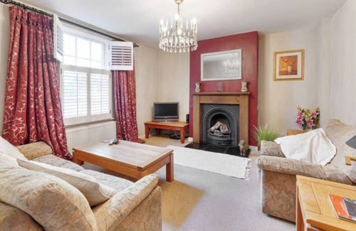 Guildford House | Beautiful townhouse in perfect location