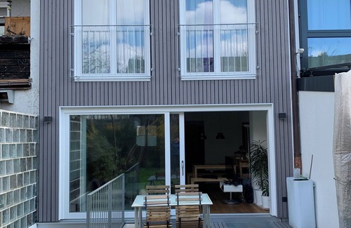Am Westbad House | Beautiful Townhouse in Munich Laim with E-Parking
