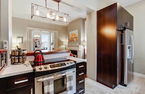 Historic Downtown Savannah House | Beautiful Townhouse In Historic District!