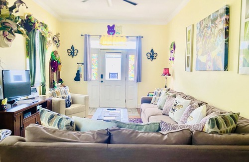 Mid-City House | Beautiful Townhouse