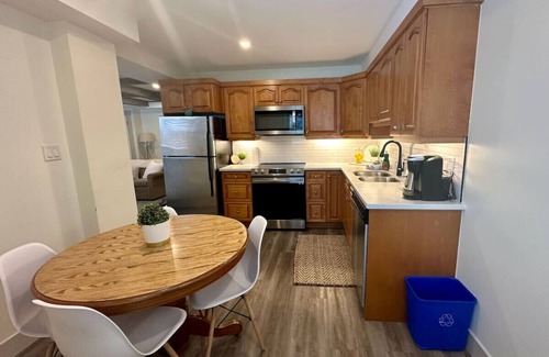 Collingwood House | Beautiful tranquil centrally located condo