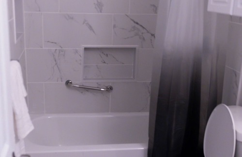 Highlands - Perkins Apartment | Beautiful Two Bed Room - Apt 1 - Down Stairs