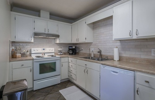 Vestavia Hills Apartment | Beautiful Two Bedroom Home in Homewood, Minutes from Samford, Brookwood Hospital