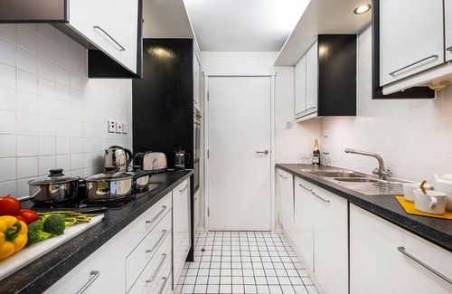 Kensington Apartment | Beautiful Two Bedroom Apartment in Kensington