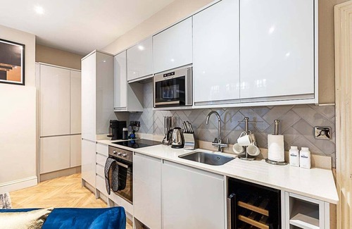 Lancaster Gate Apartment | Beautiful Two Bedroom Abode in Notting Hill
