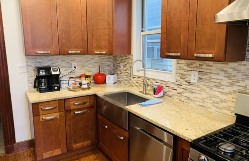 West Farms House | Beautiful two bedroom apartment in the 2nd floor of s private home.