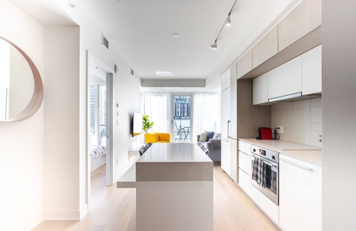 Downtown Montreal Condo | Beautiful two bedroom condo with a jaccuzi