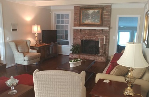 Bellevue House | Beautiful two bedroom space . Great neighborhood, Private entrance .