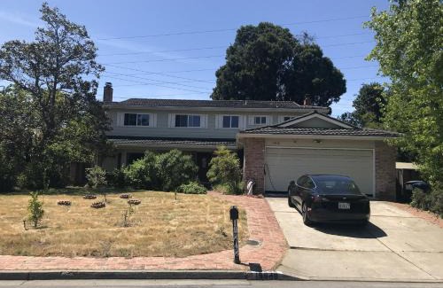 Saratoga House | Beautiful Two-Story Saratoga House w Big Yard