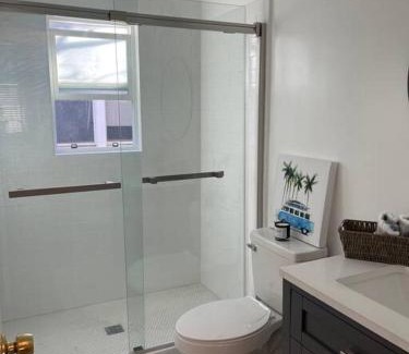 Belmont Shore Apartment | Beautiful unit in the heart of Belmont Shores !