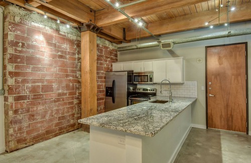 Downtown Dallas Condo | Beautiful updated condo in the heart of Dallas