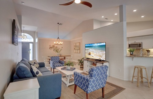 Naples House | Beautiful Updated Home, Private Pool, Minutes from Downtown 5th Ave & Beaches!