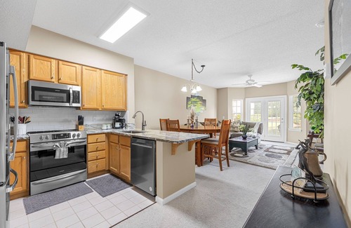 Red Hill Condo | Beautiful Upgraded Serene 2BR 2BA Villa W/Relaxing Lake & Golf Course Views