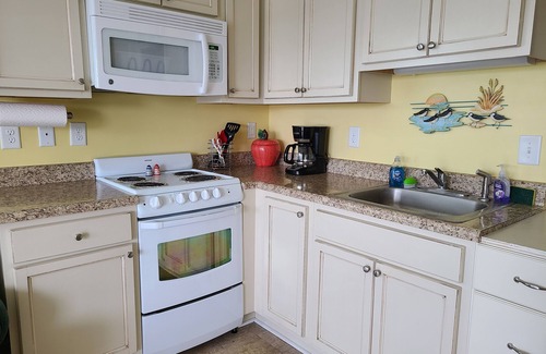 Atlantic Beach Apartment | BEAUTIFUL UPSTAIRS CORNER STUDIO CONDO ON ATLANTIC BEACH