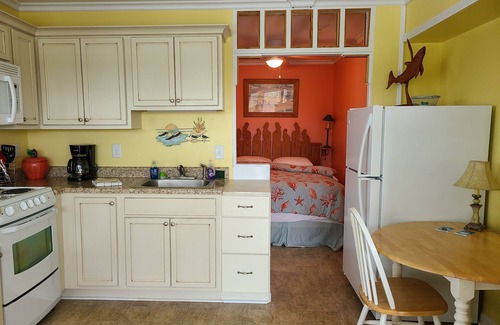 Atlantic Beach Apartment | BEAUTIFUL UPSTAIRS CORNER STUDIO CONDO ON ATLANTIC BEACH