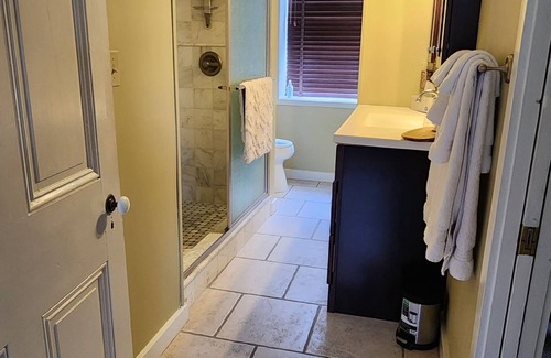 Midway Apartment | Beautiful upstairs apartment located in historic downtown Midwayn