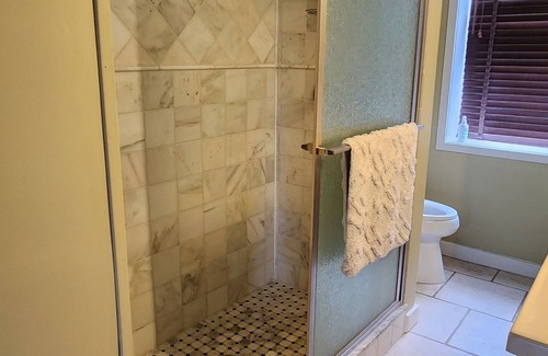 Midway Apartment | Beautiful upstairs apartment located in historic downtown Midwayn