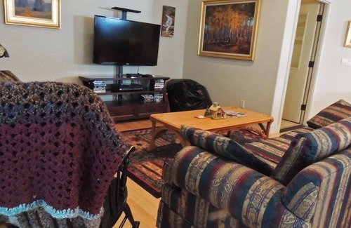 Sisters House | Beautiful upstairs townhouse in the heart of Sisters