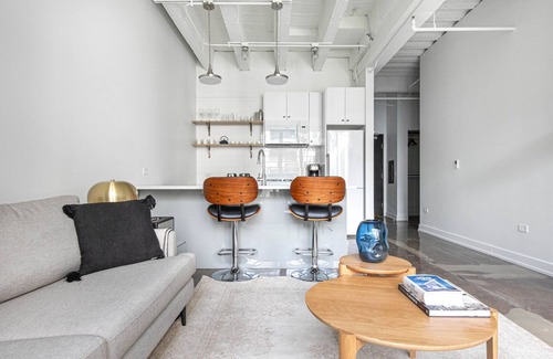 Uptown Apartment | Beautiful Uptown 1BR w/Gym, Rooftop Pool, 2 blocks to L, by Blueground