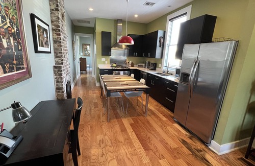 West Riverside House | Beautiful Uptown flat steps from Magazine Street