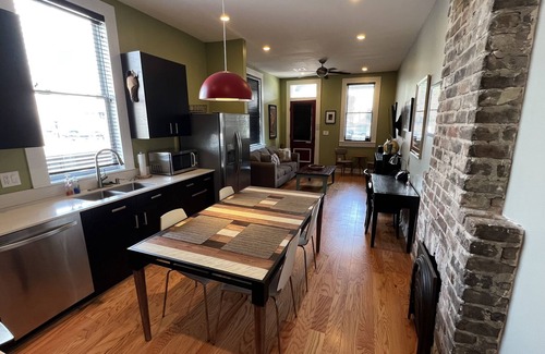 West Riverside House | Beautiful Uptown flat steps from Magazine Street