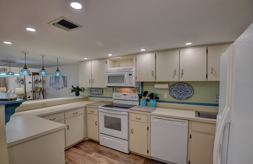 Daytona Beach Shores Condo | Beautiful condo directly on the beach, heated pool, pickleball, basketball, more
