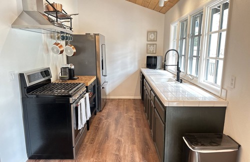 La Canada Flintridge House | Beautiful Foothill Bungalow w/Pool