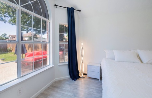 North Richland Hills House | Beautiful Gardens & Pool, pets stay free! 4 beds + Arcade