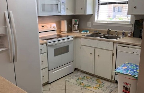 Saint Simons Island Villa | Beautiful Vacation Villa - Beach, Parks, Village