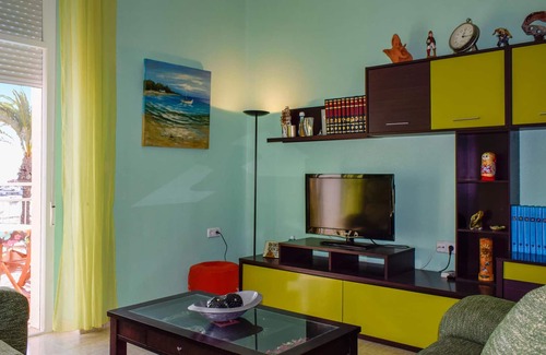 Los Alcazares House | Beautiful vacation home directly on the sea, only 10 m from the beach La Concha.