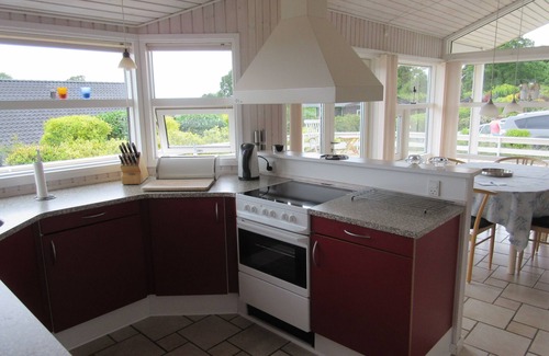 Grønninghoved Strand House | Beautiful vacation home with sea views and 5 minutes' walk from the beach