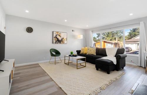 Pacifica House | Beautiful Vacation Home in Pacifica near popular beaches