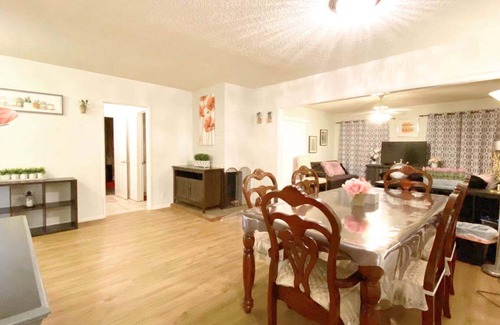 Southwest Anaheim House | ☀️🎈Beautiful vacation home near Disneyland & Knotts
