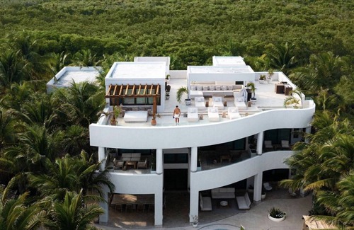 Playacar Fase I Villa | Beautiful vacation rental for 16 people near Tulum