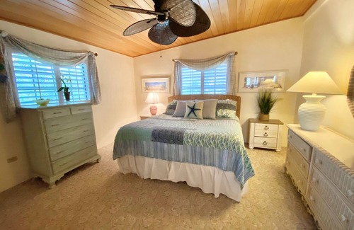 Venetian Shores House | Beautiful Venetian Shores Waterfront 4 bedroom Home away from Home!