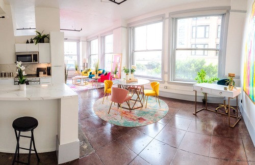 Downtown Apartment | Beautiful Vibrant Chic DOWNTOWN LA Loft