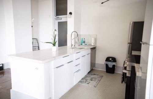 Downtown Apartment | Beautiful Vibrant Chic DOWNTOWN LA Loft