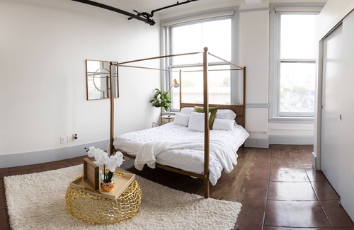 Downtown Apartment | Beautiful Vibrant Chic DOWNTOWN LA Loft
