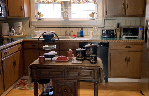 Berkeley Springs House | Beautiful Victorian built in 1912 “The Brookside Manor” in Berkeley Springs WV