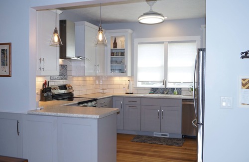 Traverse City House | Beautiful Victorian Home Close to beaches-Close To Downtown/Shops/Restaurants
