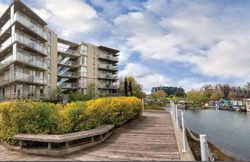 Inner Harbour Condo | Beautiful Victoria in SUMMER-2 BR with plenty of room to play!