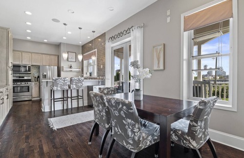 Milwaukee House | Beautiful Victorian, Amazing View!